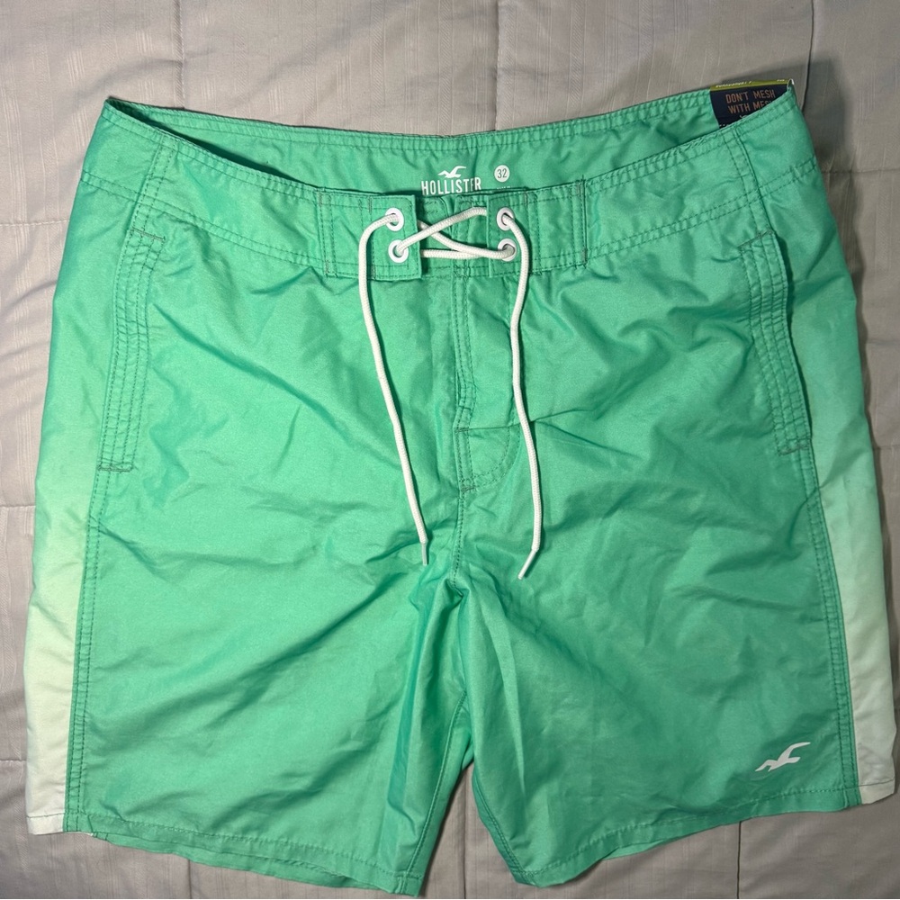 Brand New Men’s Green Hollister 9” Board-shorts Size 32